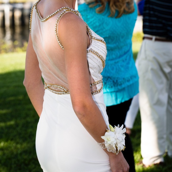 Prom Dress 🤍 - Picture 3 of 5